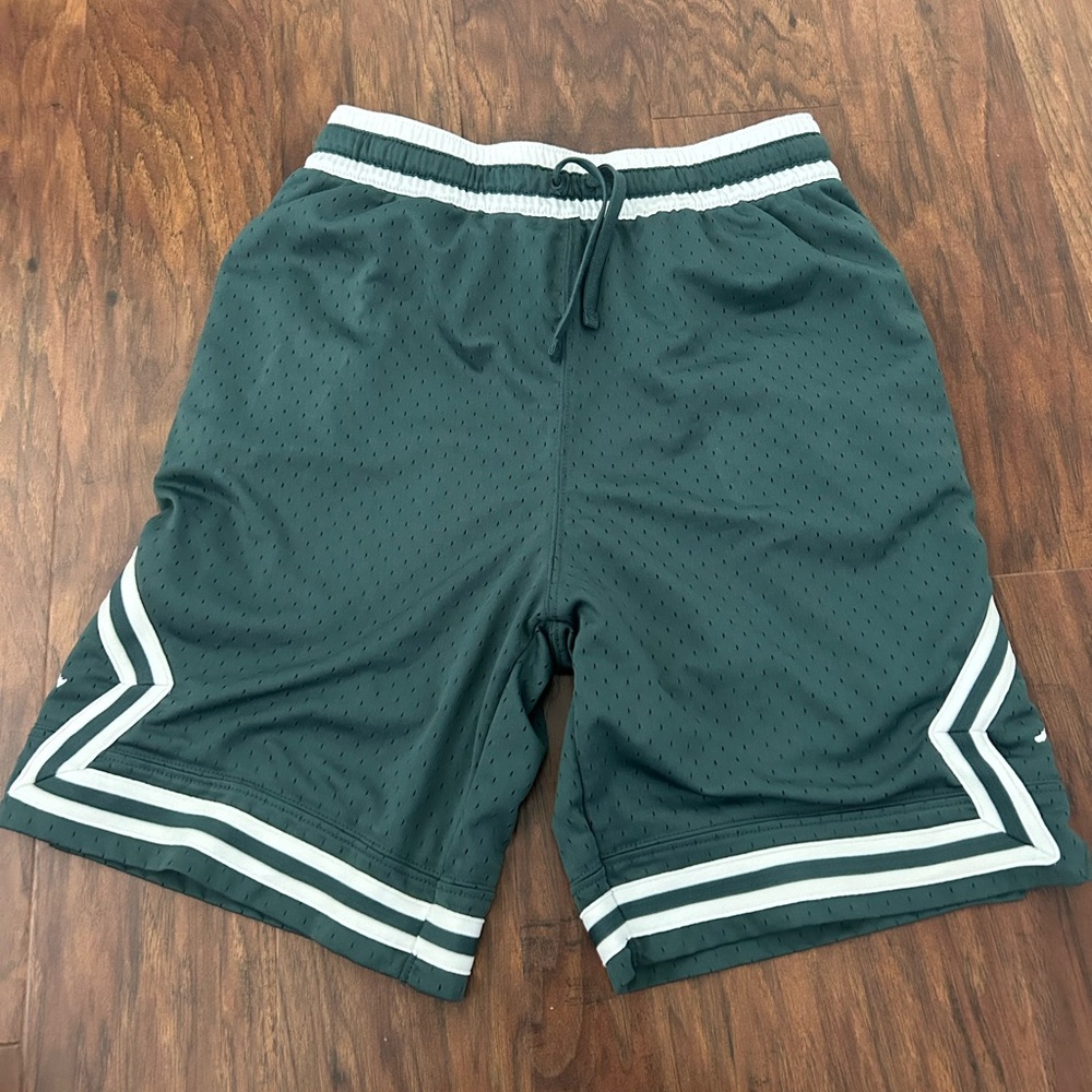 USED Jordan Youth XL White and Green